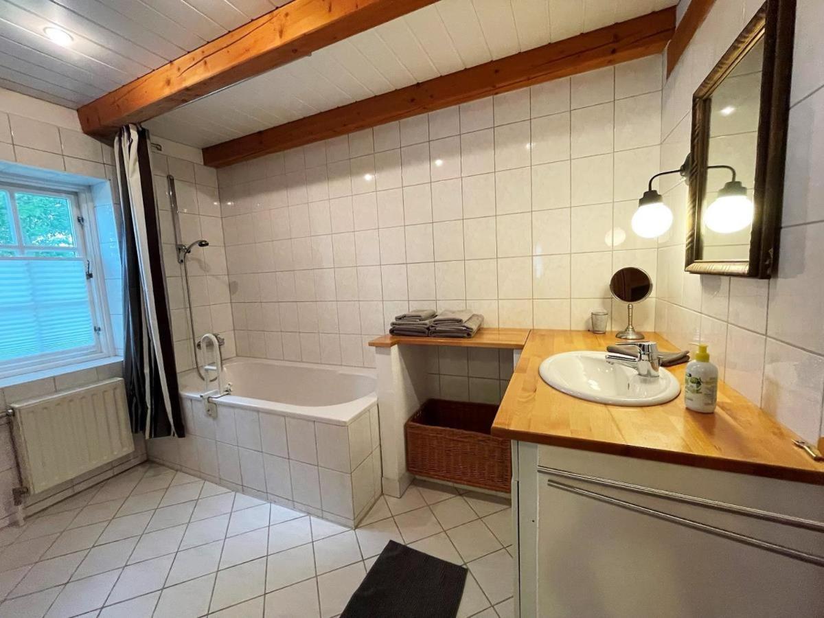 Das Puppenhaus, Reetdach, Sauna, Kamin, Eingezaeunt, Badewanne, Haustiere Willkommen Emmelsbüll-Horsbüll Buitenkant foto